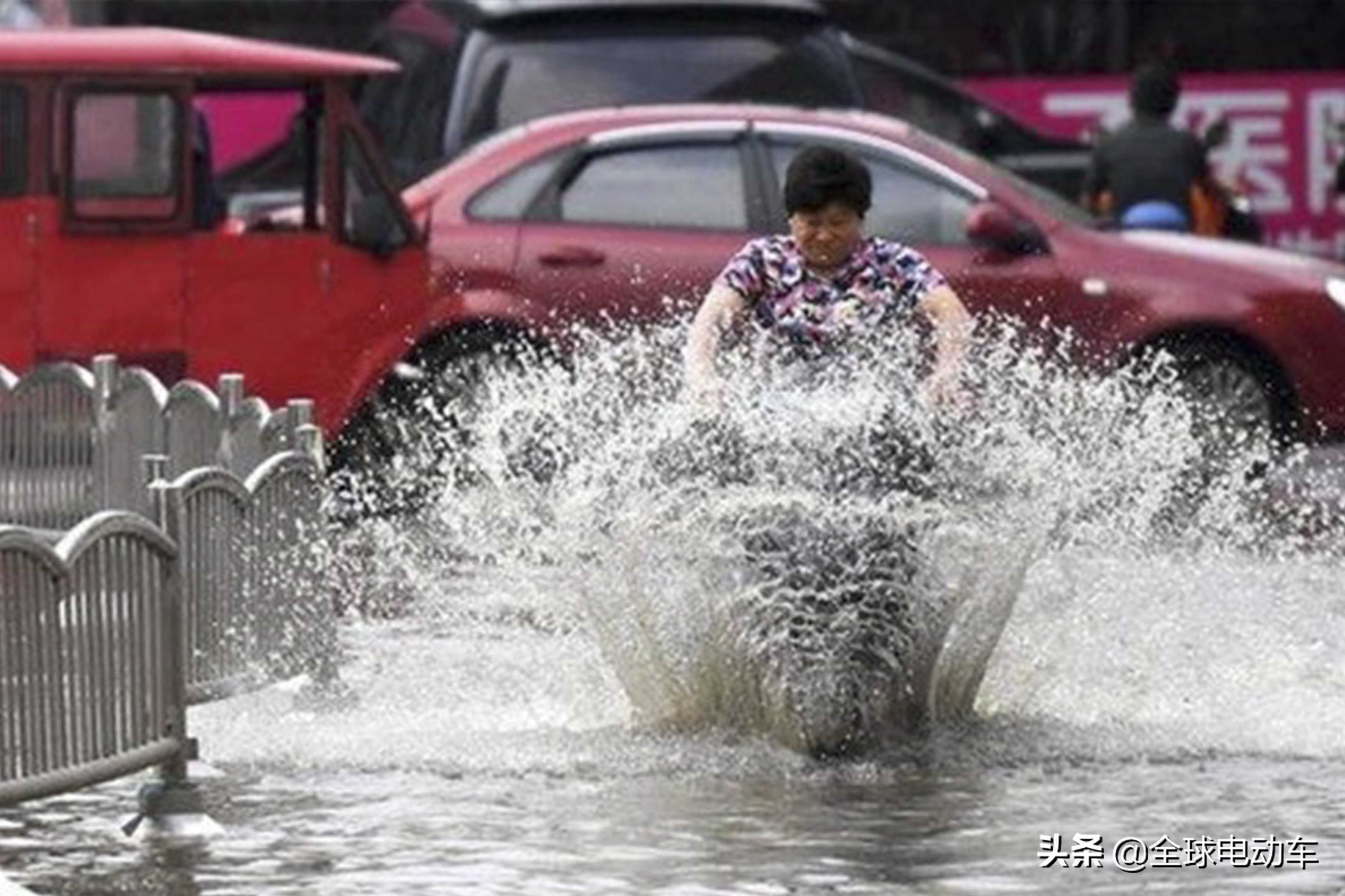电动车淋雨或泡水后还能骑吗？雨天骑车六个技巧一起看 第3张