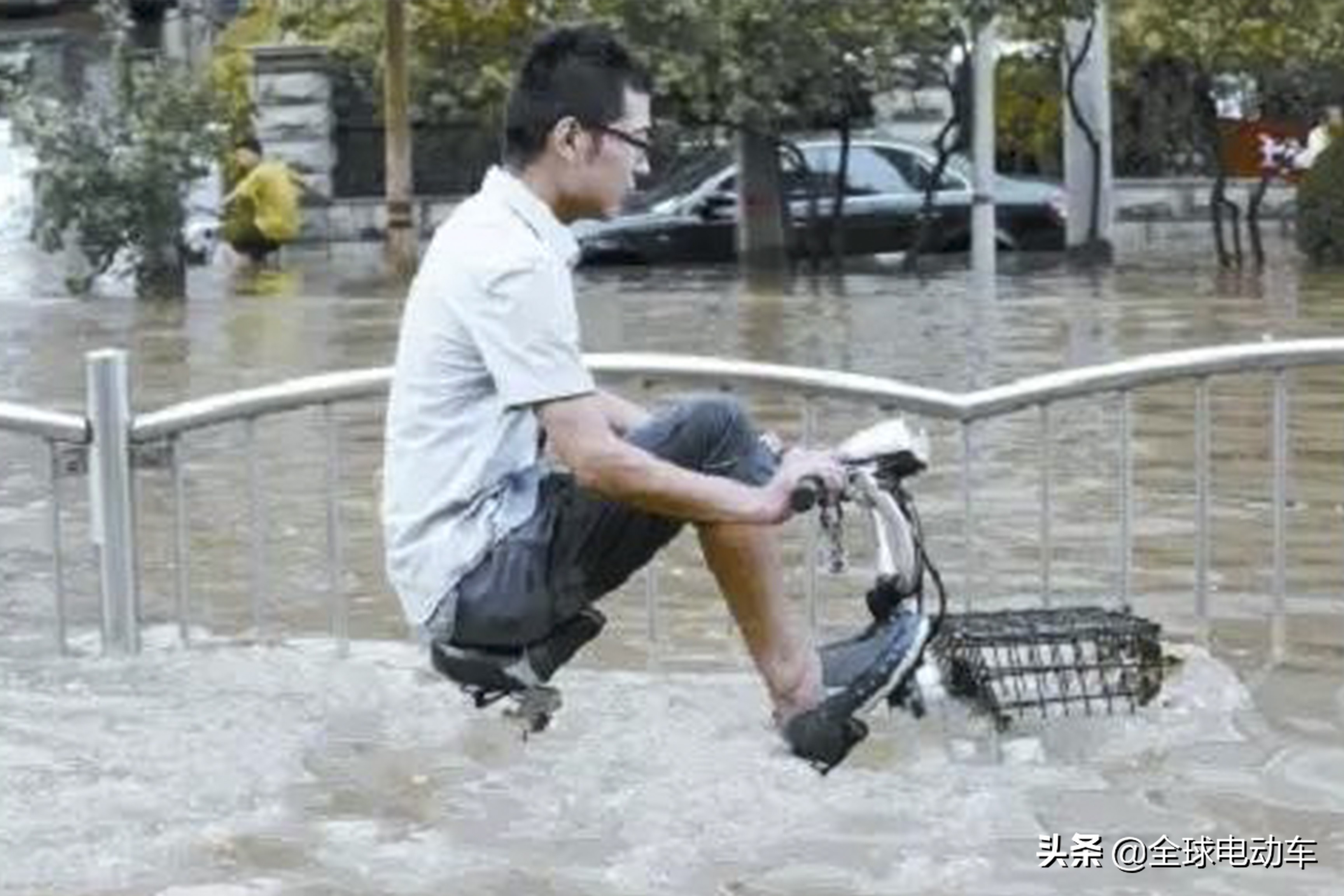 电动车淋雨或泡水后还能骑吗？雨天骑车六个技巧一起看 第5张