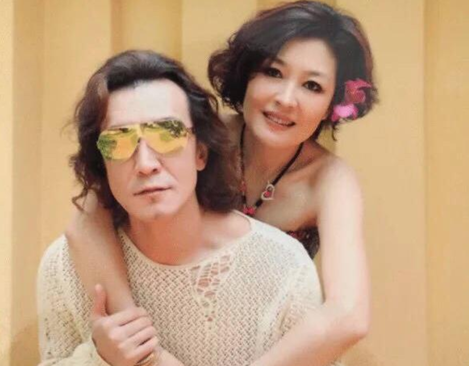 李咏去世3年妻女现状如何？哈文未改嫁，仍保持丈夫在世时一习惯 第15张