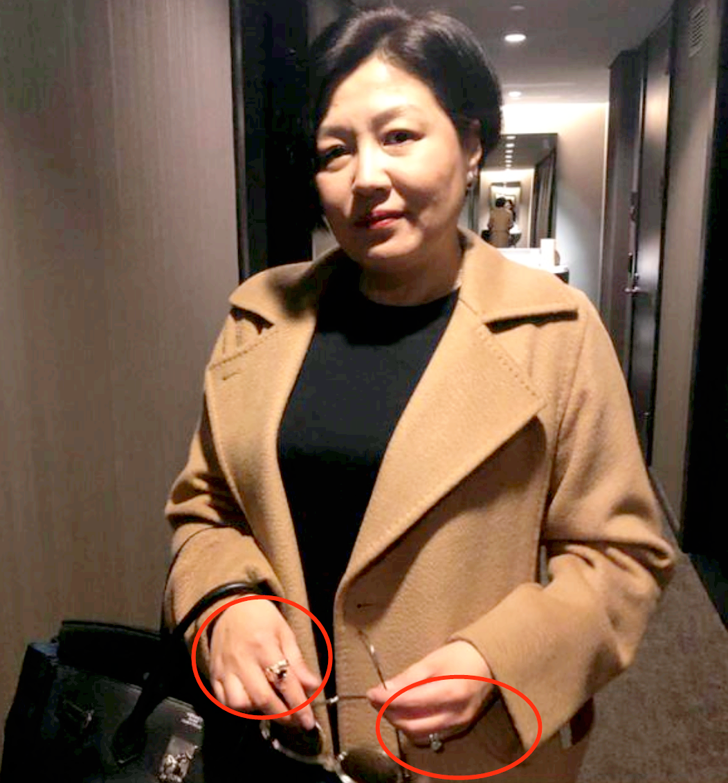 李咏去世3年妻女现状如何？哈文未改嫁，仍保持丈夫在世时一习惯 第29张