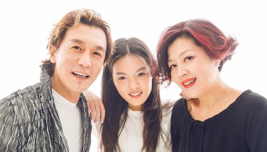 李咏去世3年妻女现状如何？哈文未改嫁，仍保持丈夫在世时一习惯 第1张
