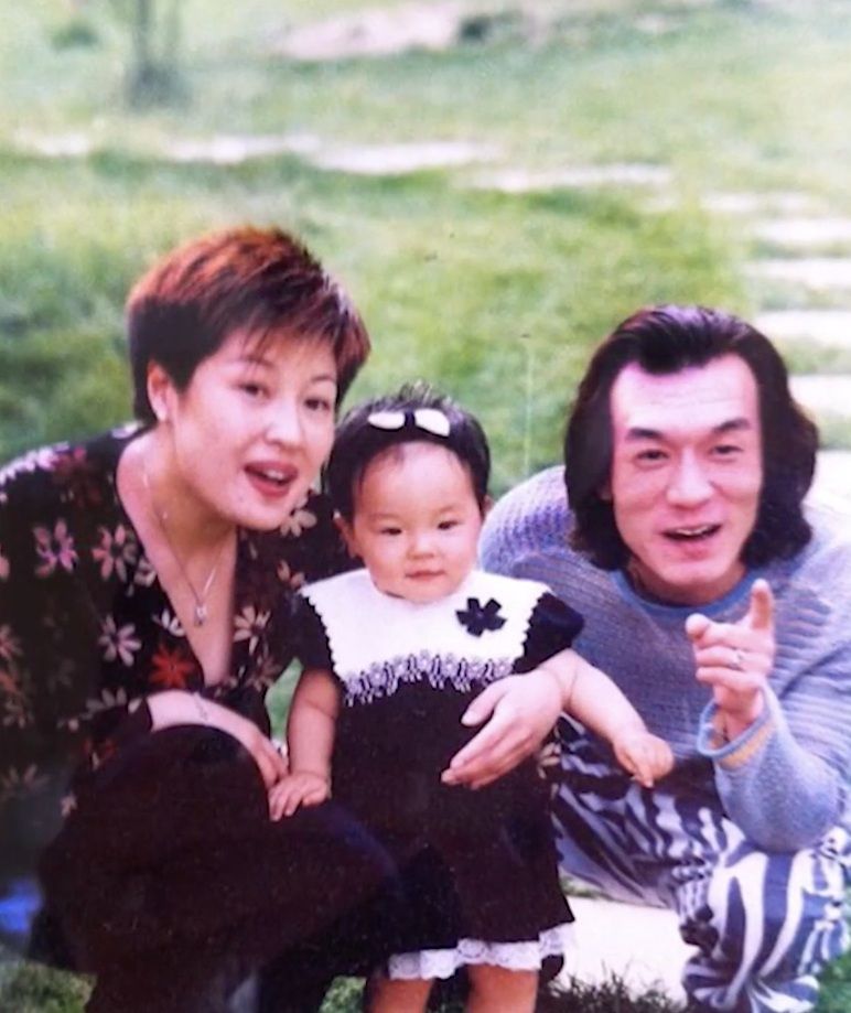 李咏去世3年妻女现状如何？哈文未改嫁，仍保持丈夫在世时一习惯 第17张