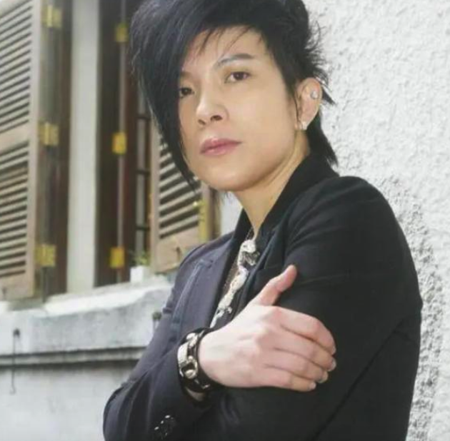 潘美辰个人资料简介（因中性风格受争议33年，51岁仍单身） 第7张