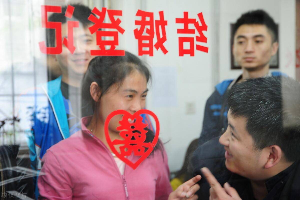 办结婚证需要什么证件（去民政局领证步骤） 第5张