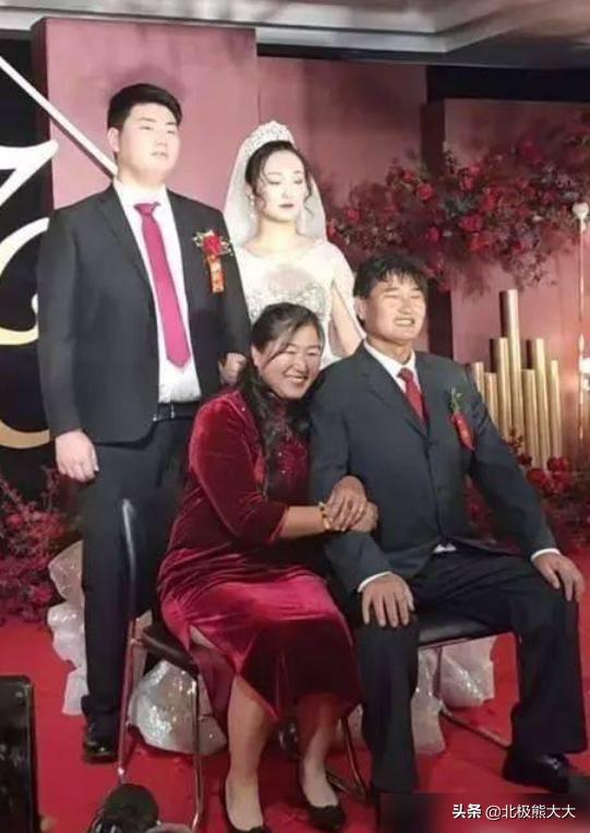 亚男个人资料简介（深扒“大衣哥儿媳妇”陈亚男攀升记） 第9张