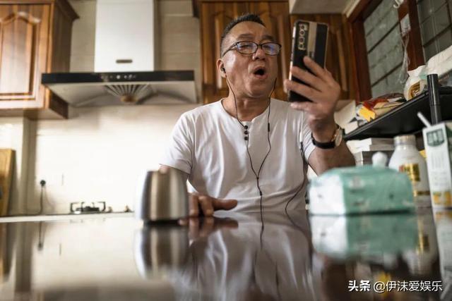 乔任梁的卧室满地是血图片（乔任梁父母首谈儿子离世现场） 第5张