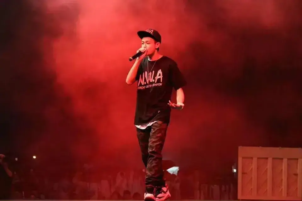 CJ周密父母是做什么的（浅谈CJ周密家世背景） 第1张