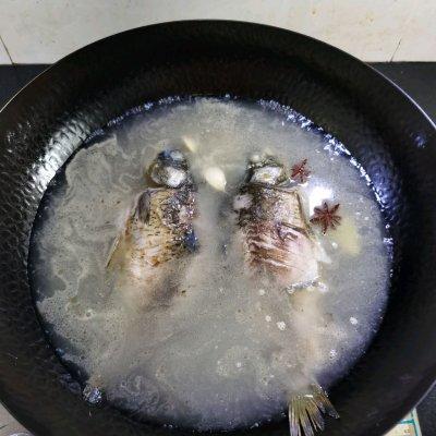 鲤鱼豆腐汤怎么做好吃（家常鲫鱼豆腐汤做法） 第15张