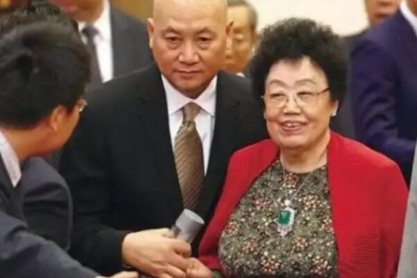 2022全球十大白手起家女富豪榜,2022胡润全球白手起家女企业家榜 第9张