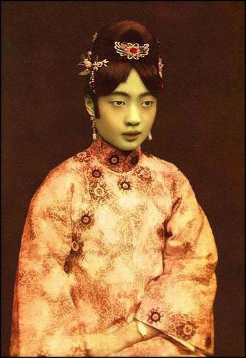 婉容皇后的一生简历（起底婉容皇后的悲惨人生） 第1张