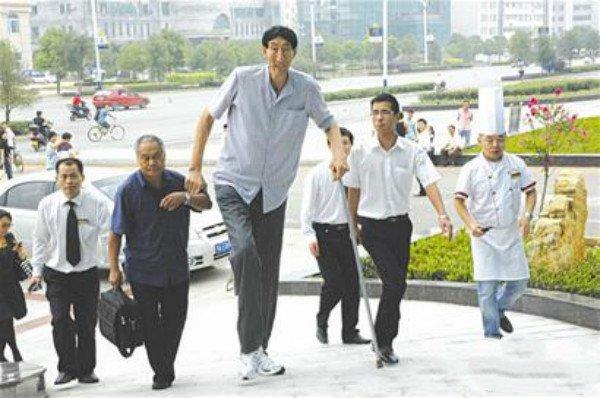 全球3大手最长的人，中国鲍喜顺手大如蒲扇 第5张