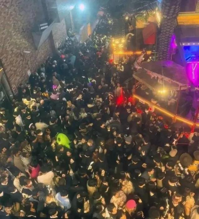 踩踏事件为什么容易死亡（深度解读踩踏致死原因） 第1张