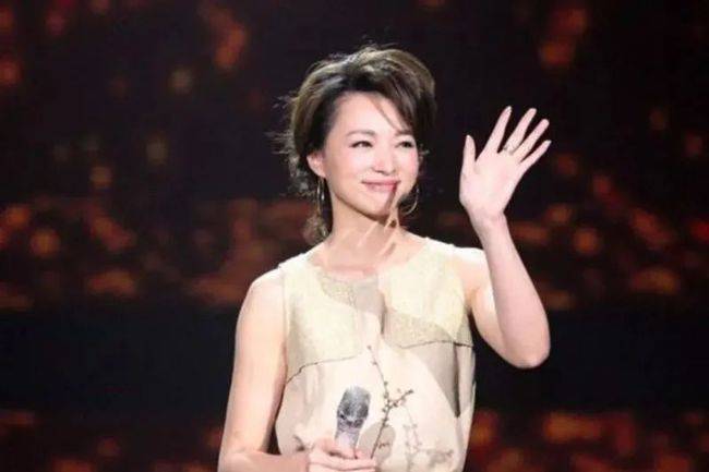 董卿为什么被央视解雇了（内部员工揭董卿离开央视的原因） 第17张
