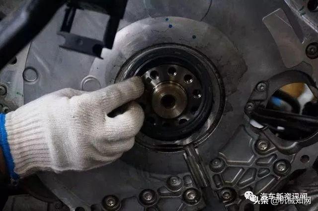 奔驰漏油是怎么回事（详细解读致漏油的原因） 第1张