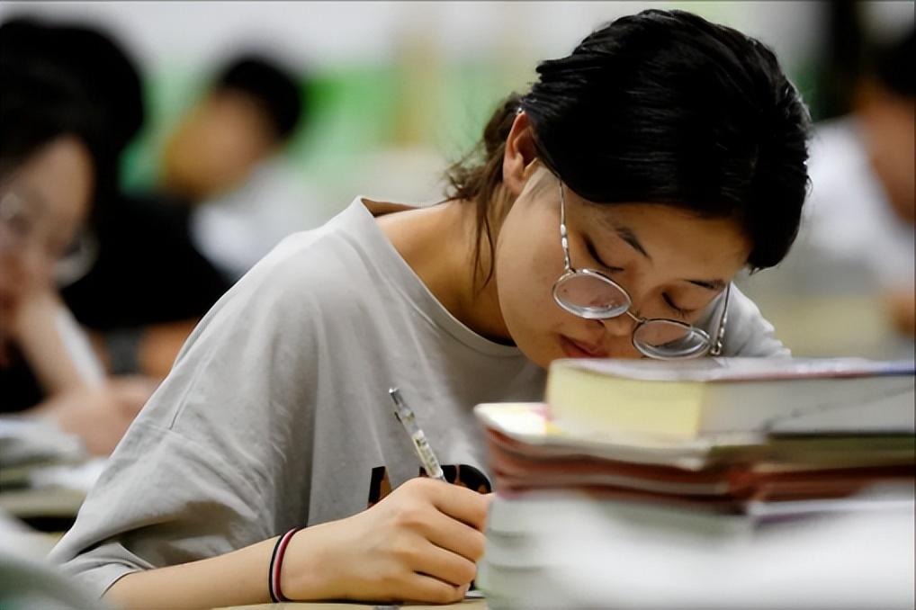 高中毕业后没考上大学怎么办（复读和专科如何选择） 第13张