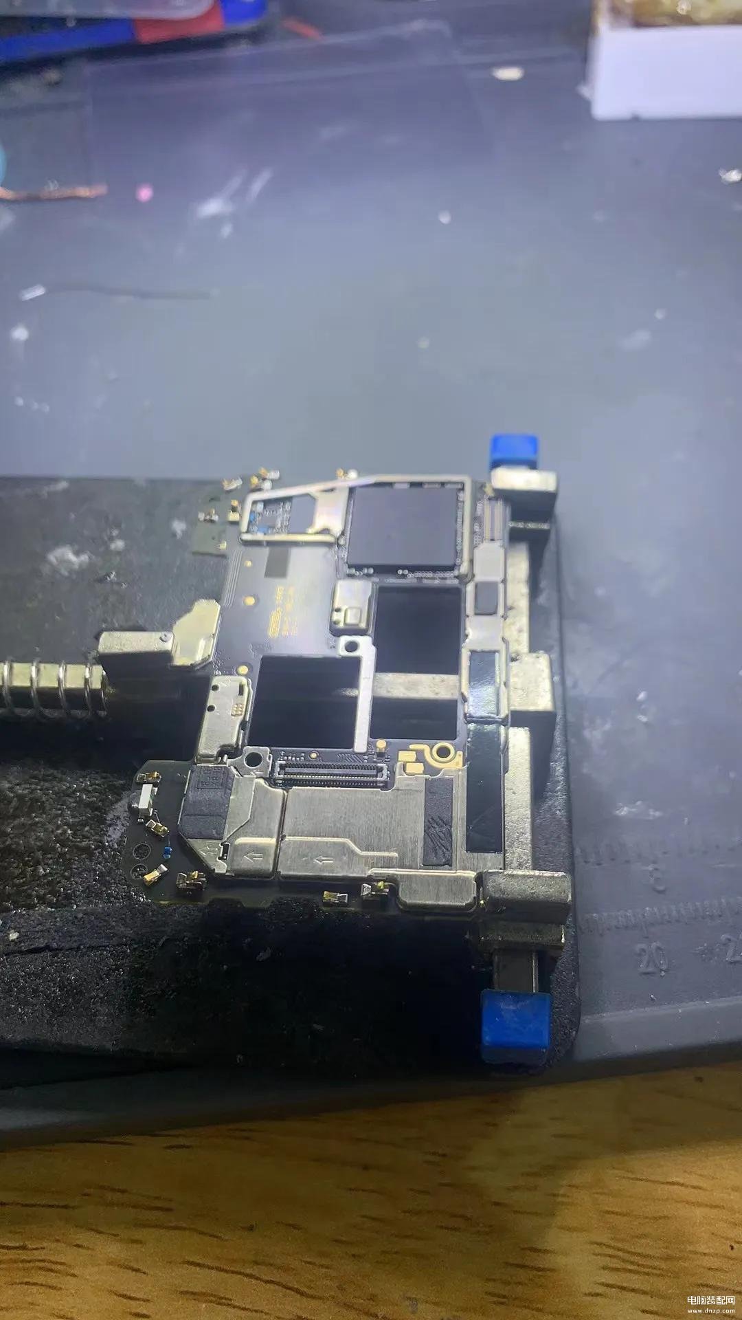 华为手机红灯一直亮开不了机怎么办（华为手机重启或亮红灯修复过程） 第1张