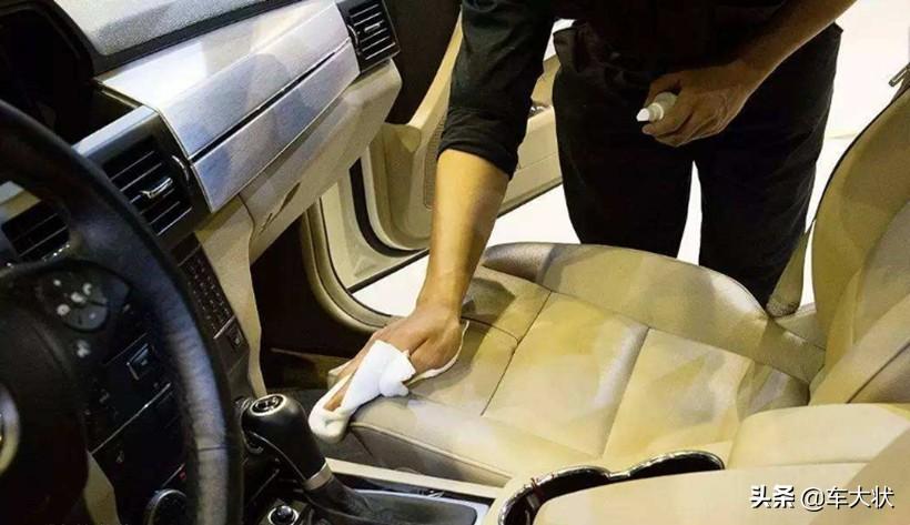 汽车顶棚脏了怎么清洗（详解车内顶棚清洗妙招及步骤） 第9张
