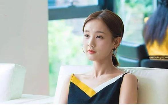 李一桐整容呀对比前后（网友：整容前后变化明显！） 第7张