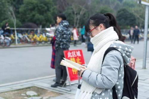 研究生学费大概多少一年（国内全日制读研究生学费多少钱） 第1张