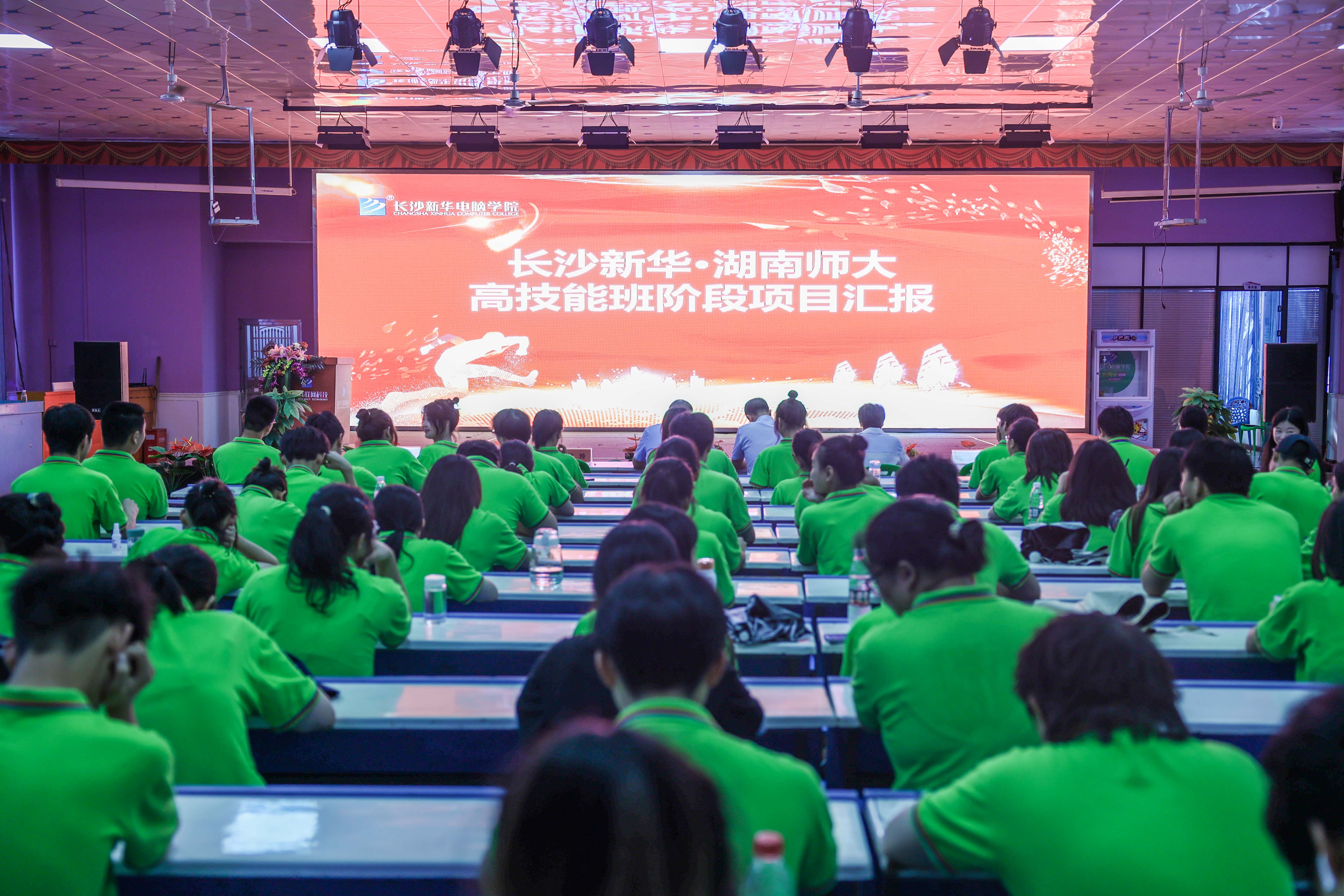 女生学计算机可以从事什么职业（薪资高的六种就业方向） 第1张