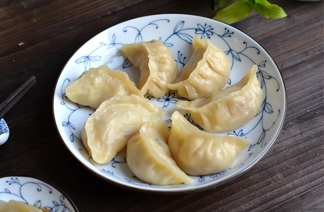 蒸饺开水上锅还是冷水（蒸饺子要水开了蒸吗） 第1张