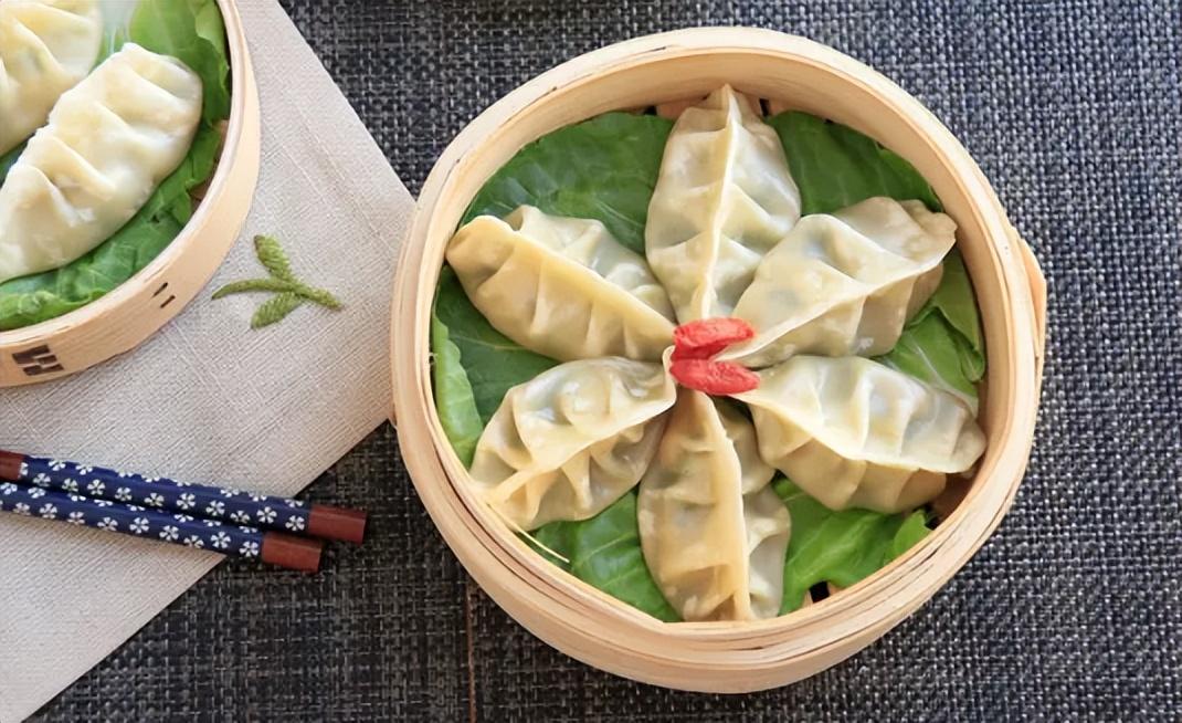 蒸饺开水上锅还是冷水（蒸饺子要水开了蒸吗） 第3张