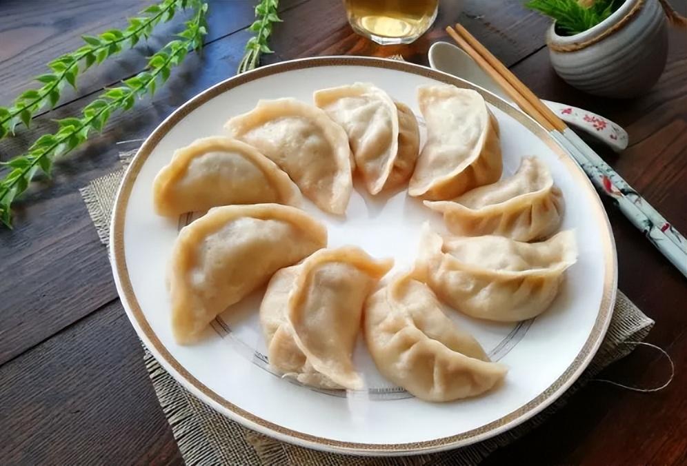 蒸饺开水上锅还是冷水（蒸饺子要水开了蒸吗） 第5张