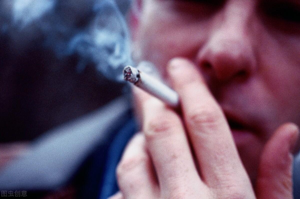烟灰缸里为什么不能倒水 烟灰缸放水风水禁忌 第1张