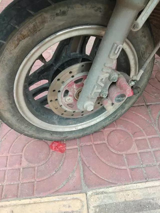 电动车后轮抱死推不动是什么原因？师傅来告诉你答案 第13张