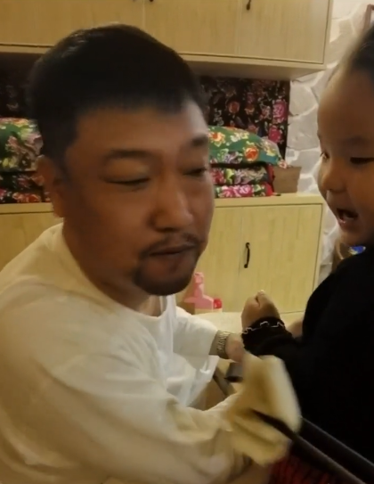 贾冰的老婆是哪个？贾冰妻子罕曝光，颜值太高 第21张