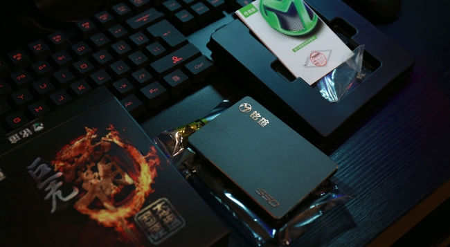 铭瑄MAXSUN巨无霸240G固态硬盘开箱评测 第3张