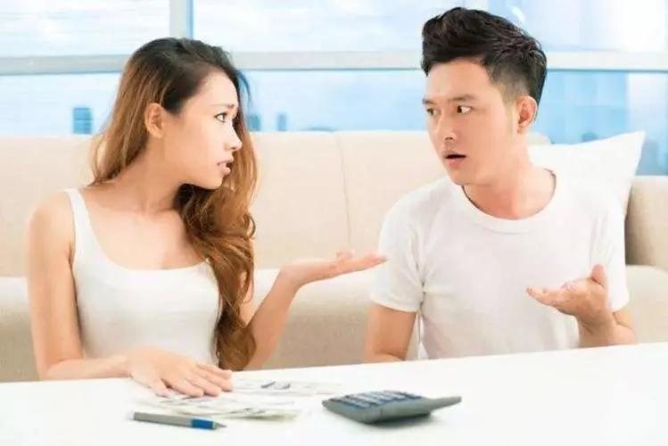 女朋友暗示你挽回她的表现（分手后想复合的8种行为） 第3张
