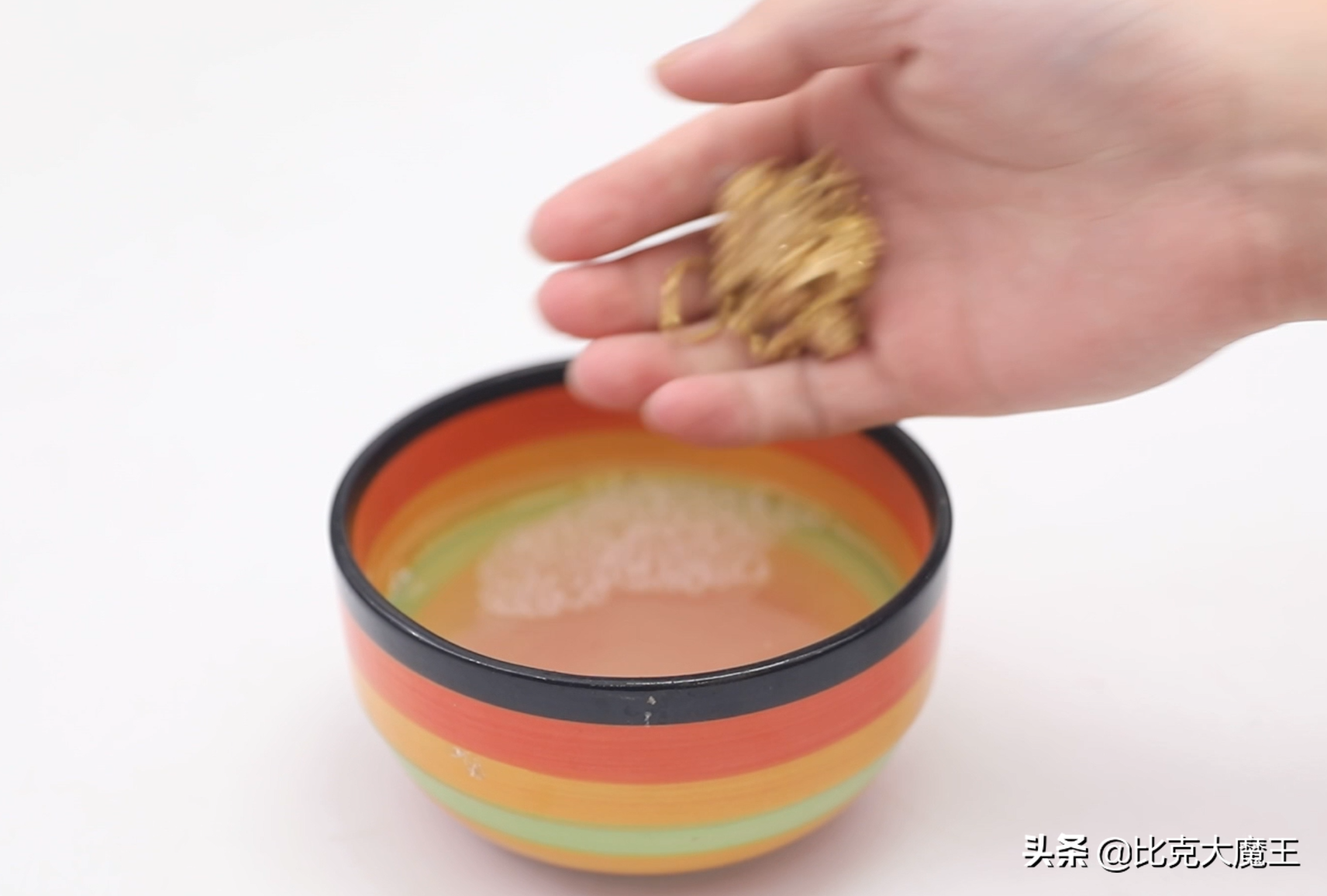 金首饰戴1个月就很脏，金店朋友教我清洗方法，不花钱还不掉克数 第11张