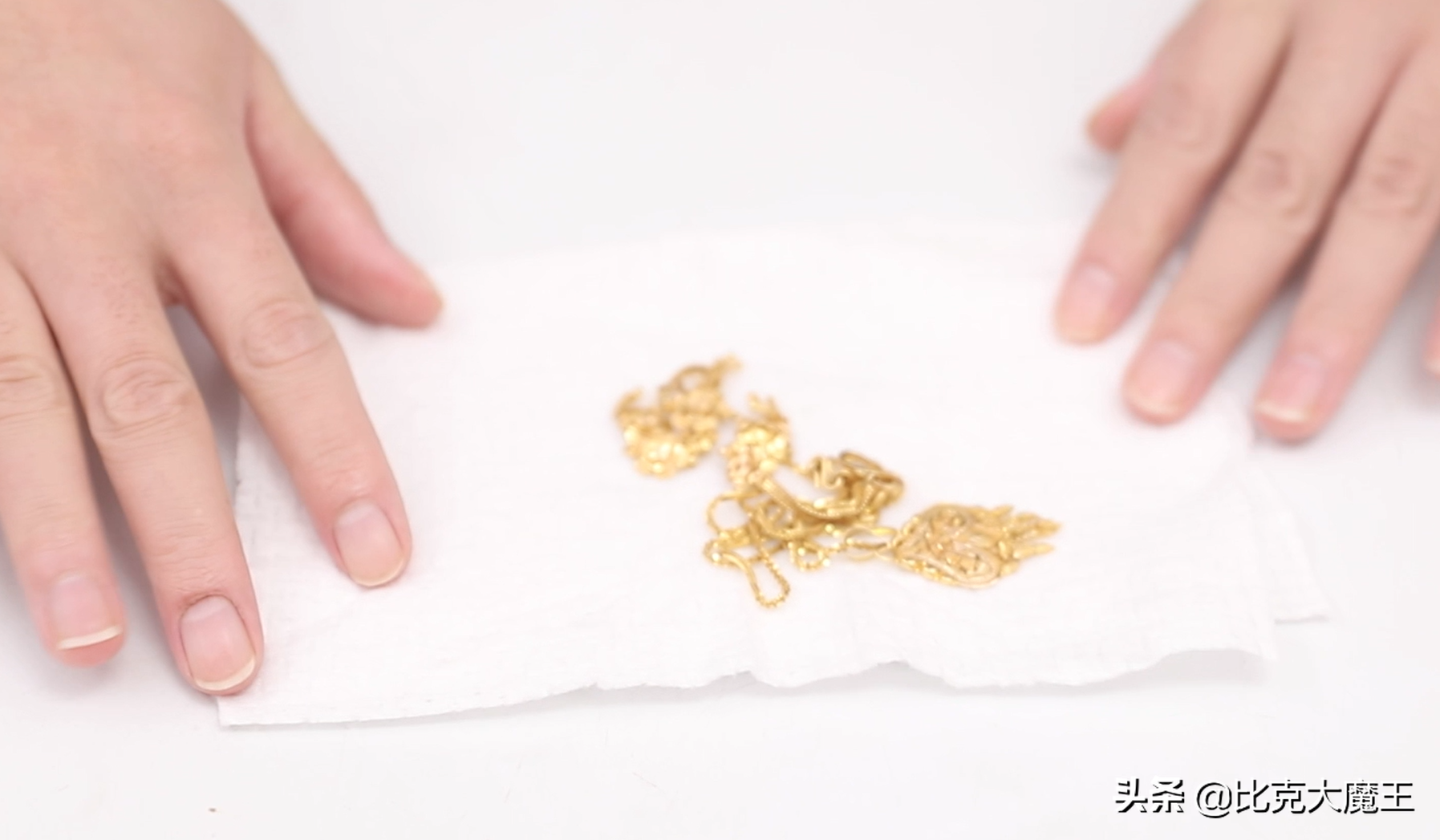 金首饰戴1个月就很脏，金店朋友教我清洗方法，不花钱还不掉克数 第27张