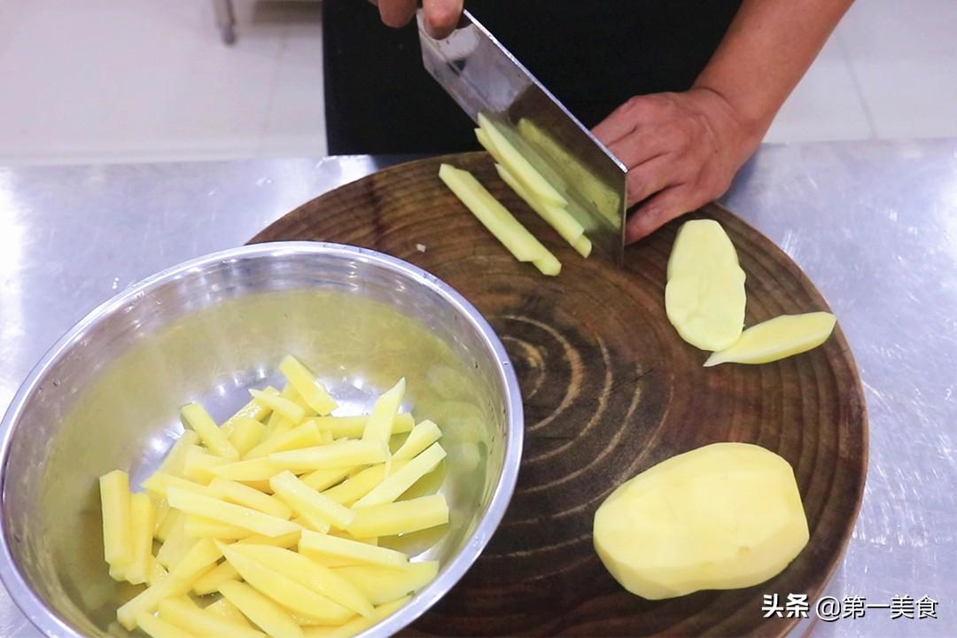 薯条怎么炸好吃又脆？厨师长教你炸薯条，又香又脆不油腻 第5张