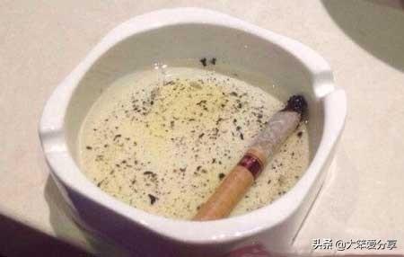烟灰缸里为什么不能倒水？看看老烟民都怎么说 第5张