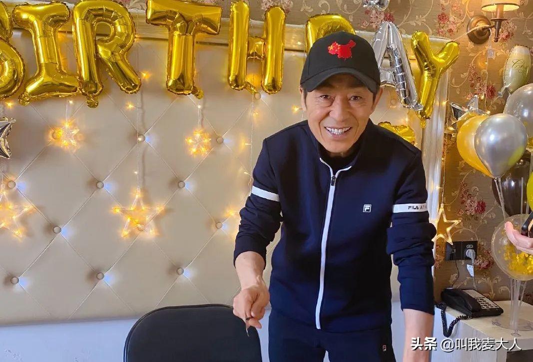 张艺谋四个老婆分别是？两段婚姻4个孩子，堪称人生赢家 第3张