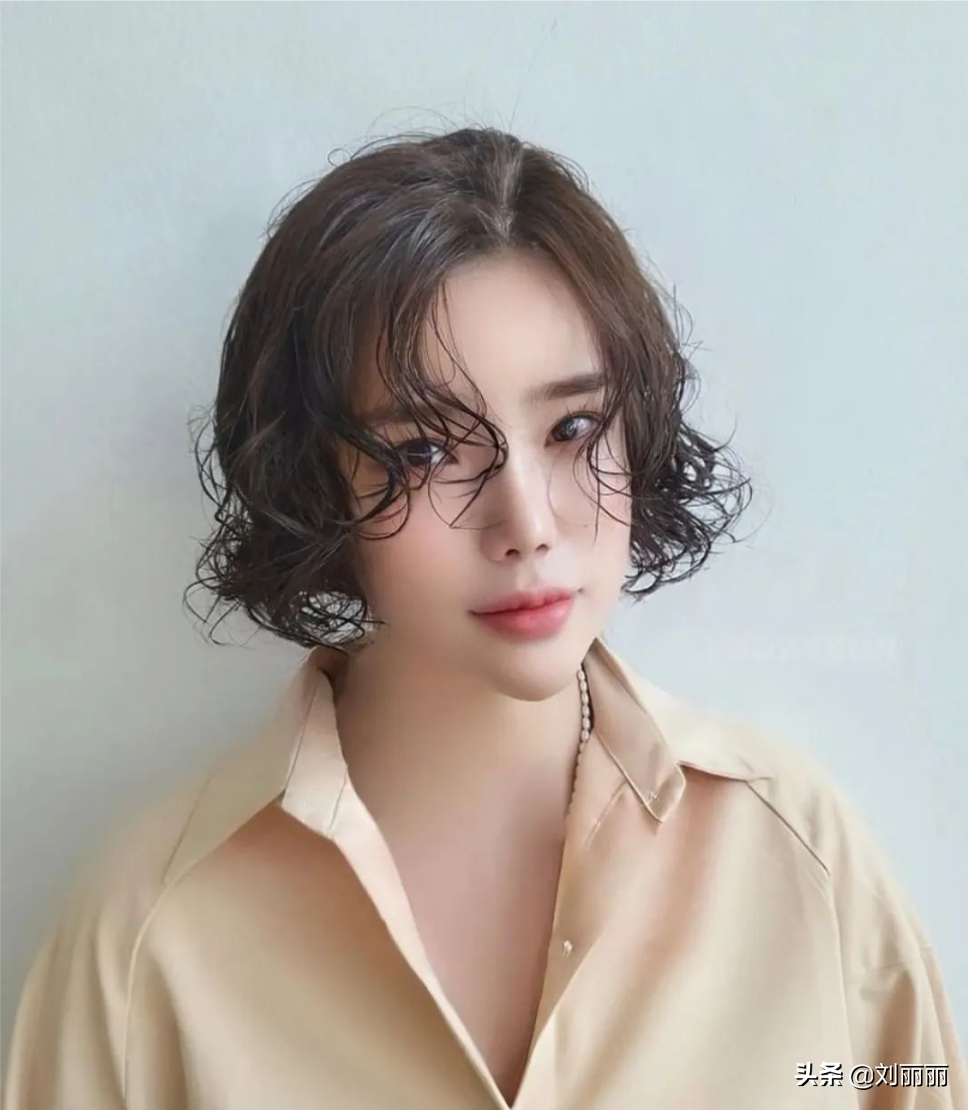 短发发型女2022新款（15款最火短发送给大家） 第3张