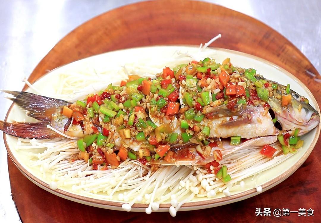 清蒸鱼怎么做好吃？厨师长教你正确做法，鲜嫩又多汁 第15张