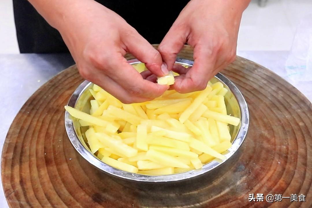 薯条怎么炸好吃又脆？厨师长教你炸薯条，又香又脆不油腻 第15张