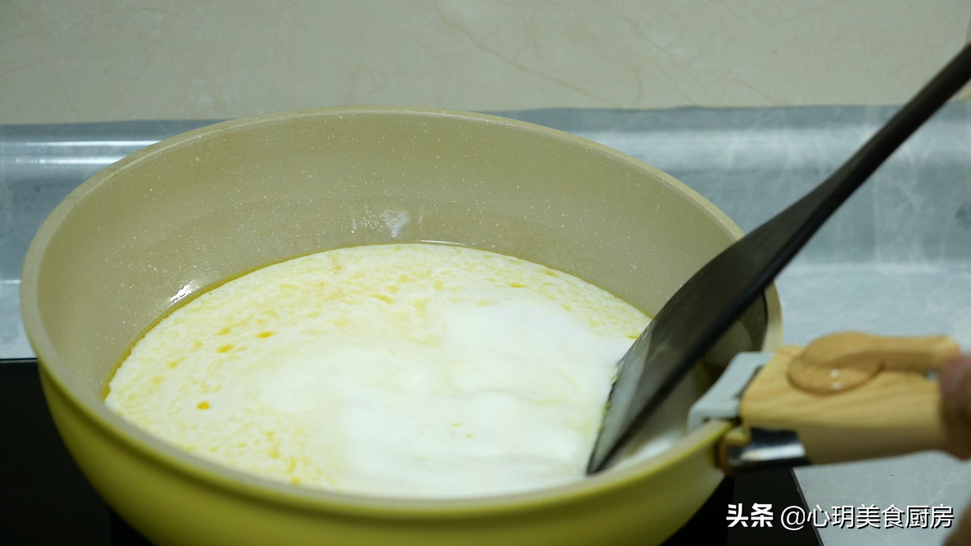 在家怎么自制奶油？只需要2样材料，就能成功制作奶油，太简单了 第11张