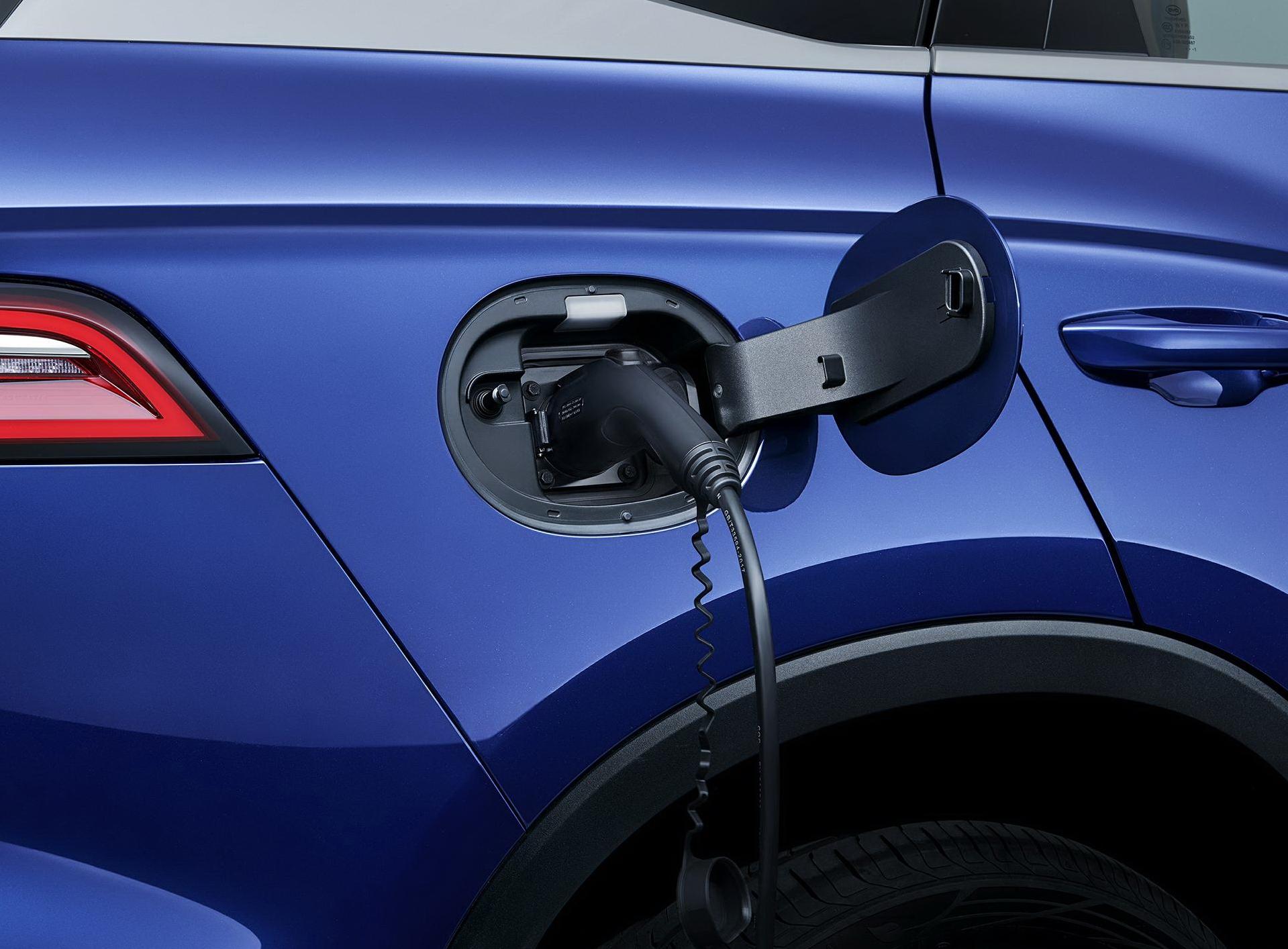 比亚迪宋油电混合2022款SUV（油耗低，颜值在线） 第5张