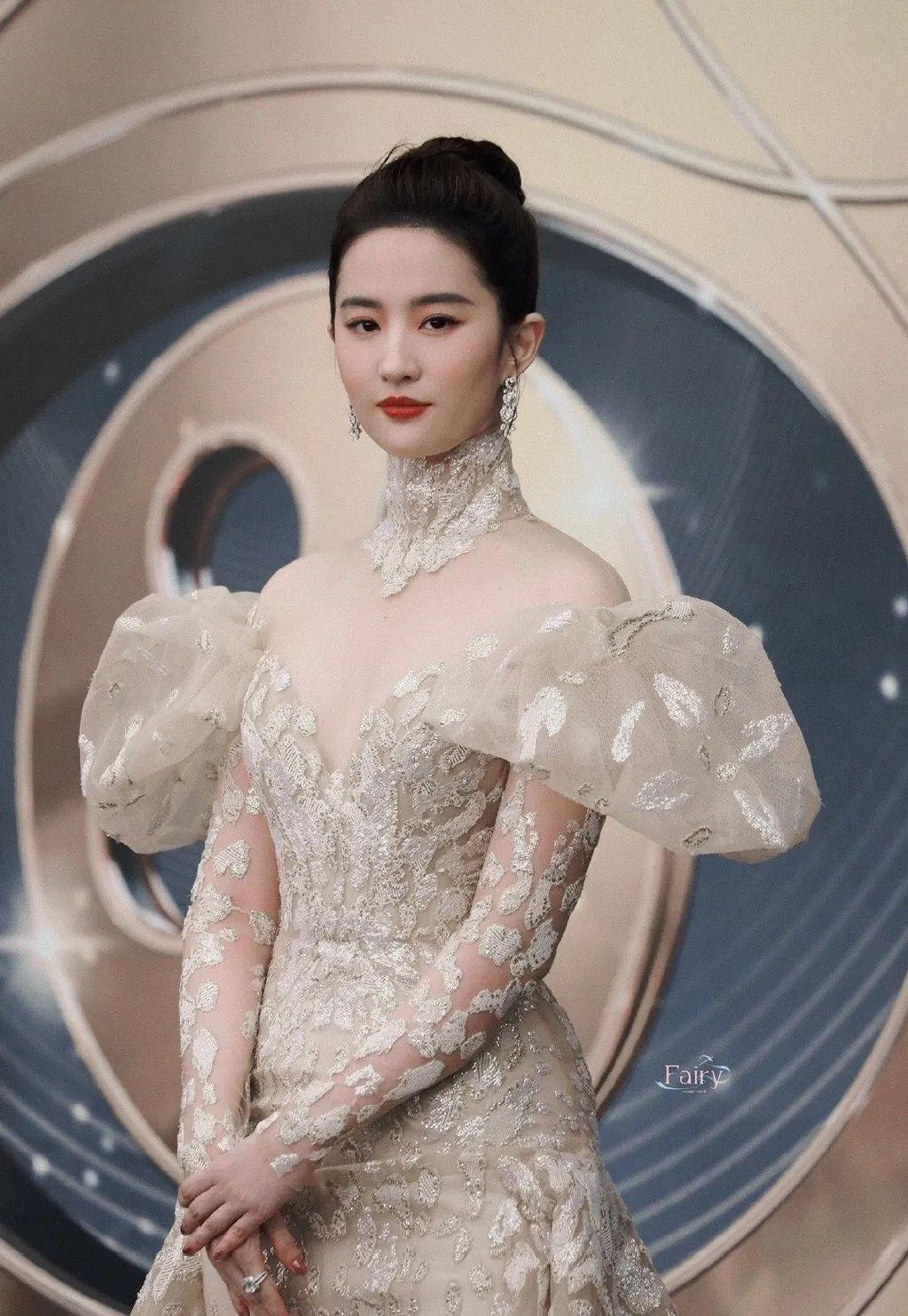 刘亦菲个人资料介绍（家世太过于强大） 第19张