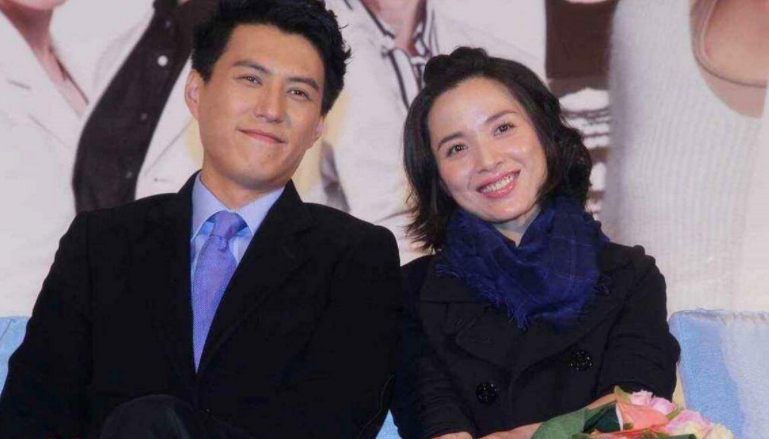 靳东老婆李佳个人简历（二婚嫁给初婚的靳东，高龄生子也幸福） 第3张