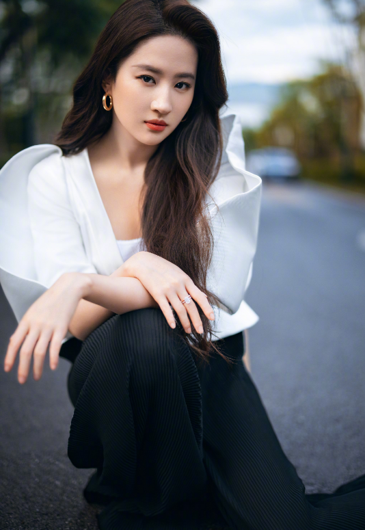 刘亦菲个人资料介绍（家世太过于强大） 第59张
