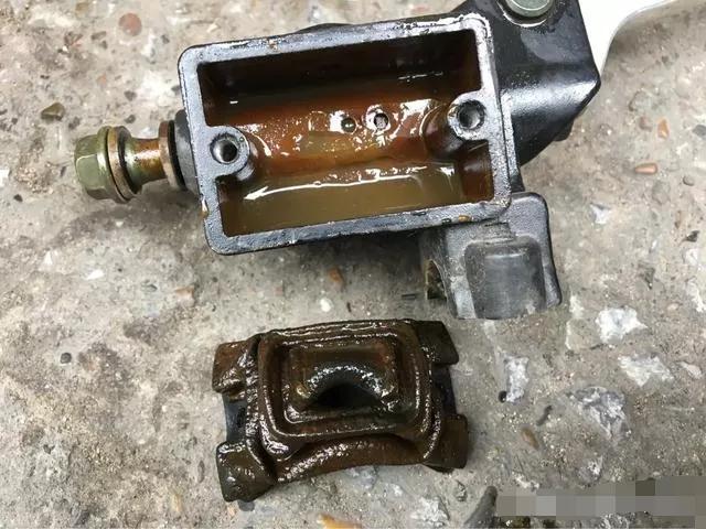 电动车后轮抱死推不动是什么原因？师傅来告诉你答案 第7张