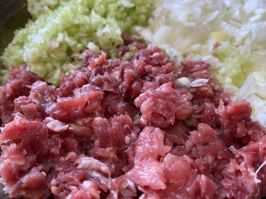 牛肉饺子放什么菜好吃？教你4种不同搭配，味道鲜美，鲜嫩又多汁 第11张