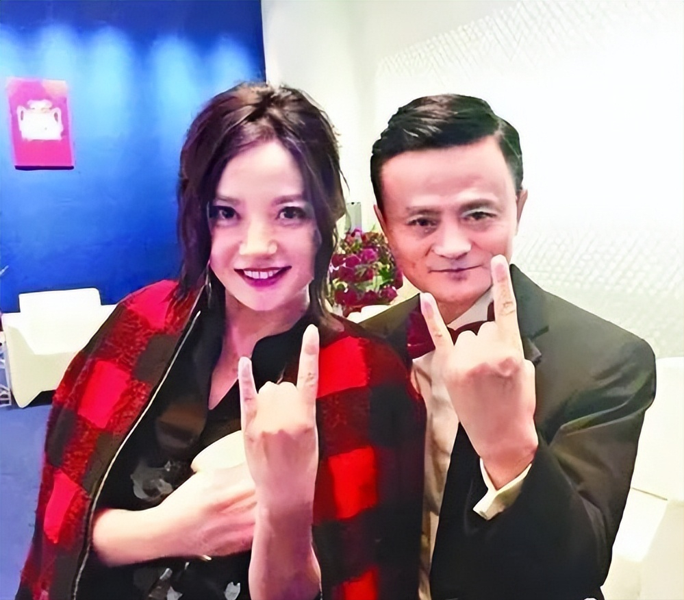 赵薇为什么被全网封主要原因（背后其行为令人发指） 第13张