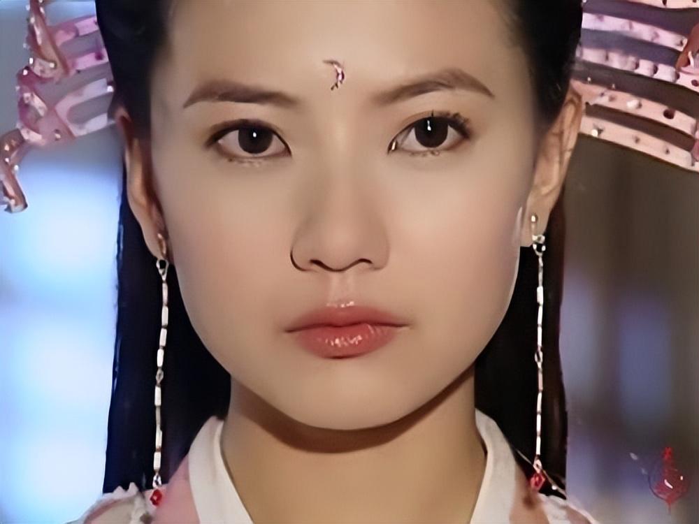 高圆圆个人资料及简历（结婚8年，高圆圆的变化太明显） 第23张