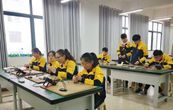 过来人票选“十大后悔专业”，会计、教育均上榜，一入医学深似海 第3张